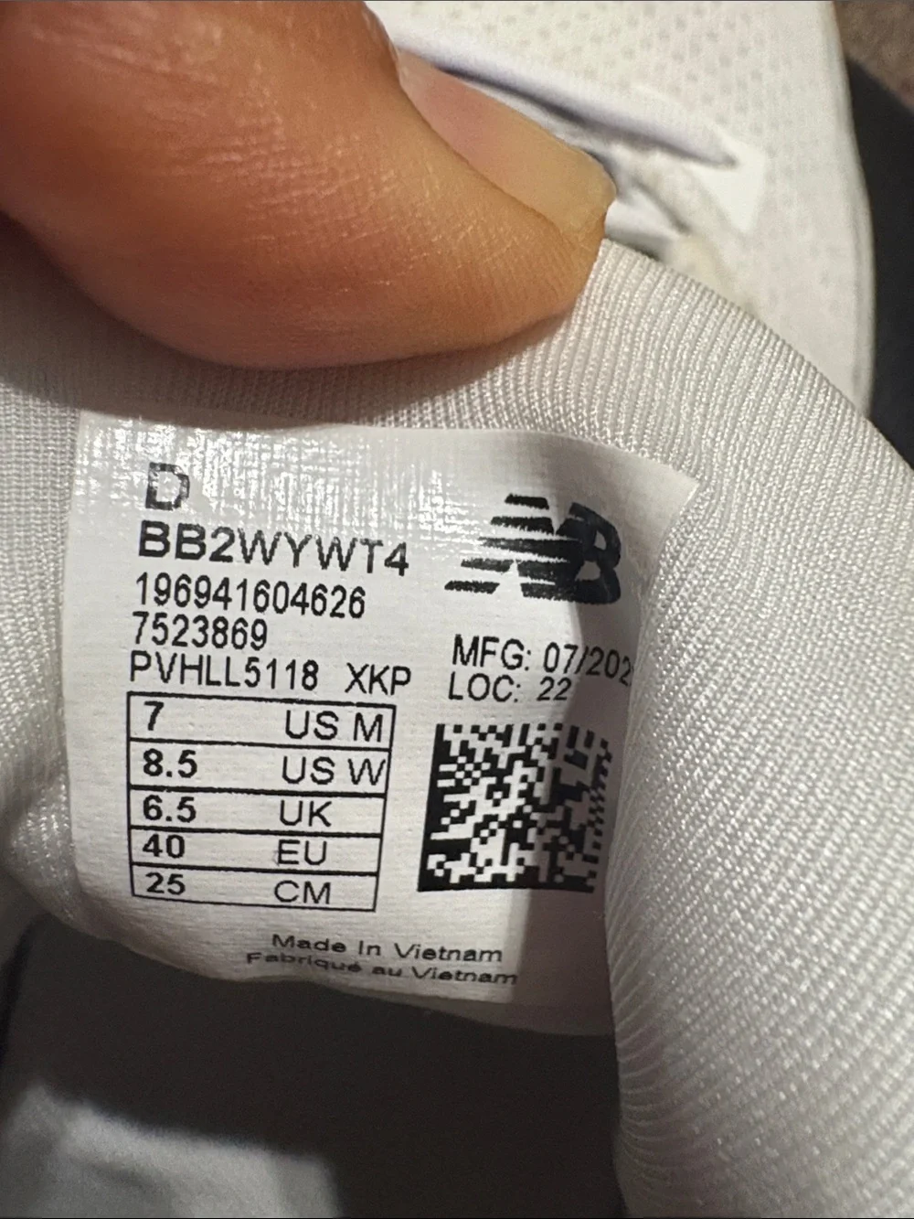 New Balance Women's White and Cream basketball Athletic Sneakers Unisex.